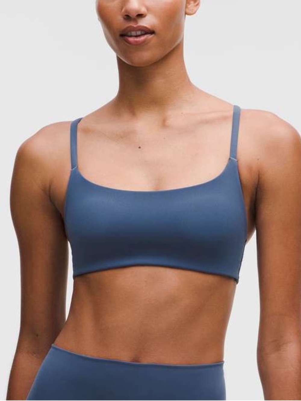 Lululemon Focuser Scoop-Neck Bra Nulu in Blue Twill. Size 4.
